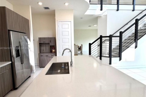 Снять в аренду виллу или дом в Майами-Лейкс, Флорида 5 спален, 283.35м2, № 1999843 - фото 7