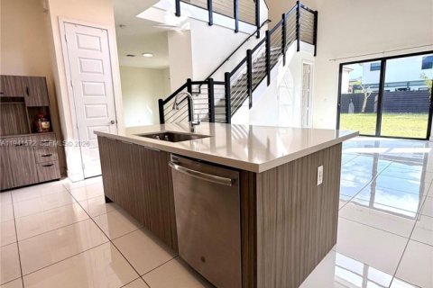 Снять в аренду виллу или дом в Майами-Лейкс, Флорида 5 спален, 283.35м2, № 1999843 - фото 9