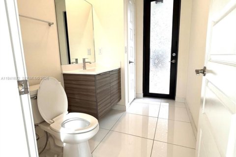 Снять в аренду виллу или дом в Майами-Лейкс, Флорида 5 спален, 283.35м2, № 1999843 - фото 10