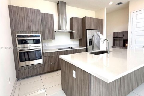 Снять в аренду виллу или дом в Майами-Лейкс, Флорида 5 спален, 283.35м2, № 1999843 - фото 11