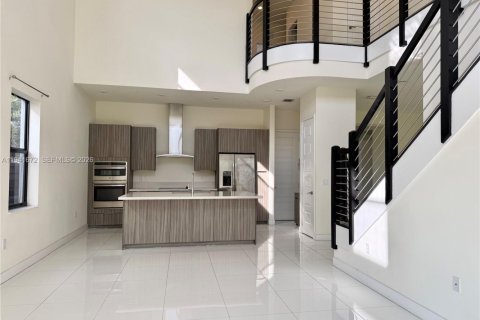 Снять в аренду виллу или дом в Майами-Лейкс, Флорида 5 спален, 283.35м2, № 1999843 - фото 5