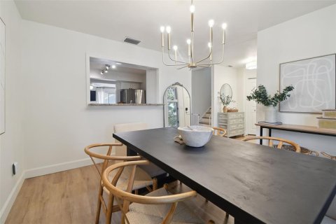 Adosado en venta en Tampa, Florida, 3 dormitorios, 167.22 m2 № 1850959 - foto 6