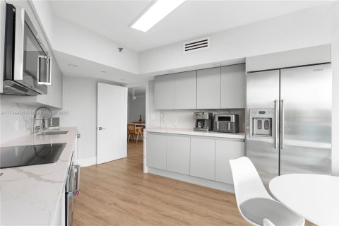 Купить кондоминиум в Майами, Флорида 2 спальни, 157.93м2, № 1956964 - фото 15