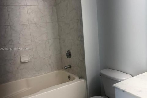 Condo in Miami, Florida, 2 bedrooms  № 2185875 - photo 9