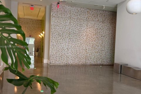 Condo in Miami, Florida, 2 bedrooms  № 2185875 - photo 2