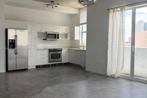 Condo in Miami, Florida, 2 bedrooms  № 2185875 - photo 5