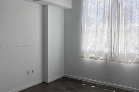 Condo in Miami, Florida, 2 bedrooms  № 2185875 - photo 8