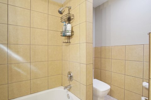 House in St. Lucie, Florida 3 bedrooms, 176.89 sq.m. № 2251405 - photo 22