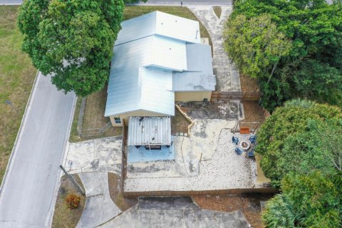 House in St. Lucie, Florida 3 bedrooms, 176.89 sq.m. № 2251405 - photo 27