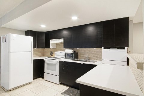 House in St. Lucie, Florida 3 bedrooms, 176.89 sq.m. № 2251405 - photo 9