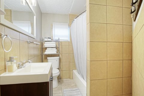 House in St. Lucie, Florida 3 bedrooms, 176.89 sq.m. № 2251405 - photo 18