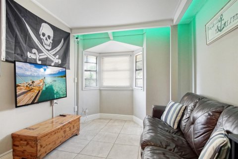 House in St. Lucie, Florida 3 bedrooms, 176.89 sq.m. № 2251405 - photo 12