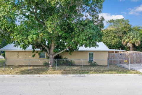 House in St. Lucie, Florida 3 bedrooms, 176.89 sq.m. № 2251405 - photo 26