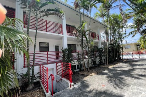 Commercial property in Surfside, Florida № 1861659 - photo 9