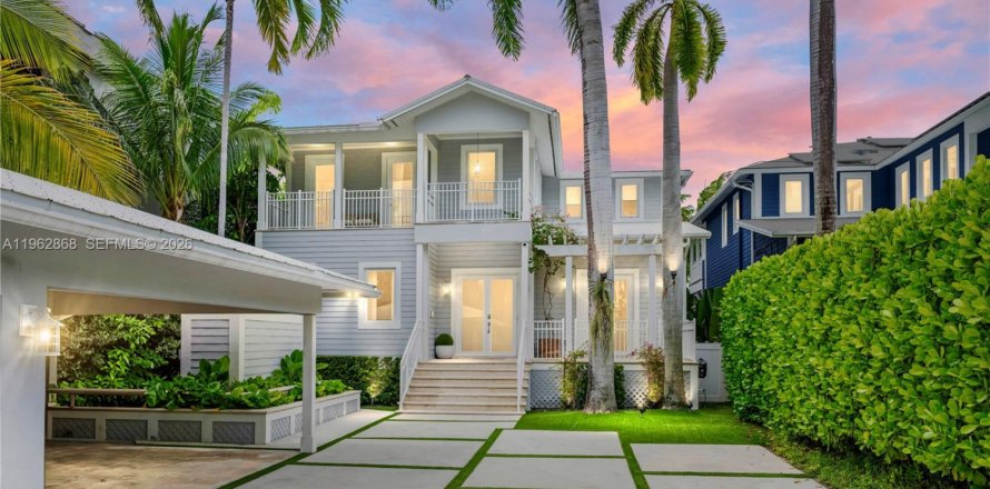 Casa en Miami, Florida 4 dormitorios, 369.57 m2 № 2026290