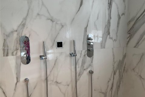 Casa en alquiler en Miami, Florida, 4 dormitorios, 369.57 m2 № 2026290 - foto 15