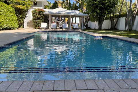 Casa en alquiler en Miami, Florida, 4 dormitorios, 369.57 m2 № 2026290 - foto 30