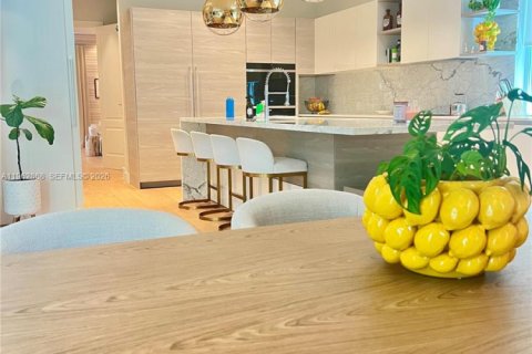 Casa en alquiler en Miami, Florida, 4 dormitorios, 369.57 m2 № 2026290 - foto 7