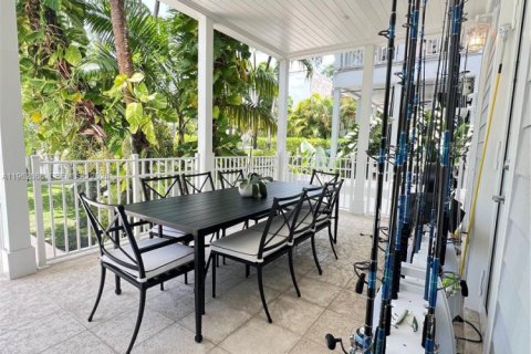 Casa en alquiler en Miami, Florida, 4 dormitorios, 369.57 m2 № 2026290 - foto 29