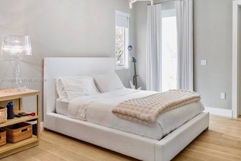 Casa en alquiler en Miami, Florida, 4 dormitorios, 369.57 m2 № 2026290 - foto 19