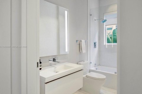 Casa en alquiler en Miami, Florida, 4 dormitorios, 369.57 m2 № 2026290 - foto 22