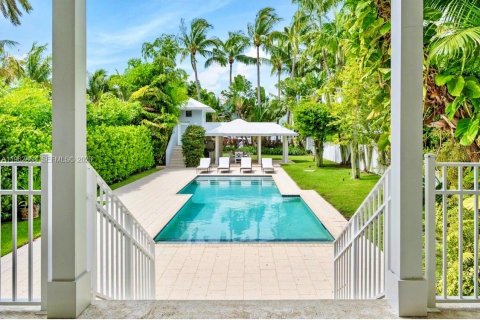 Casa en alquiler en Miami, Florida, 4 dormitorios, 369.57 m2 № 2026290 - foto 23