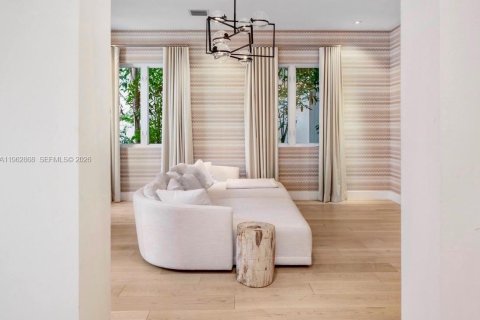 Casa en alquiler en Miami, Florida, 4 dormitorios, 369.57 m2 № 2026290 - foto 5