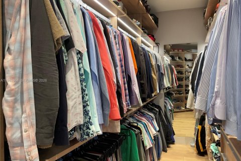 Casa en alquiler en Miami, Florida, 4 dormitorios, 369.57 m2 № 2026290 - foto 17