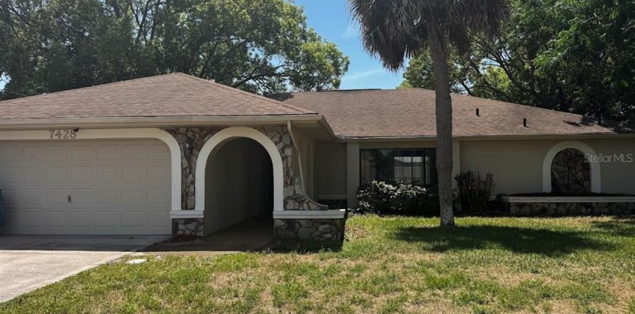 Villa ou maison à Spring Hill, Floride 3 chambres, 186.18 m2 № 2411572