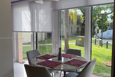 Condominio en alquiler en Oakland Park, Florida, 2 dormitorios, 63.55 m2 № 2034004 - foto 11