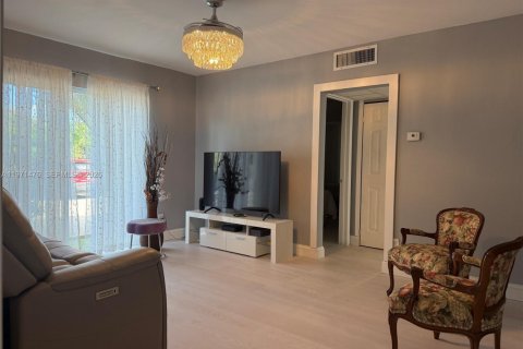 Condominio en Oakland Park, Florida, 2 dormitorios  № 2034004