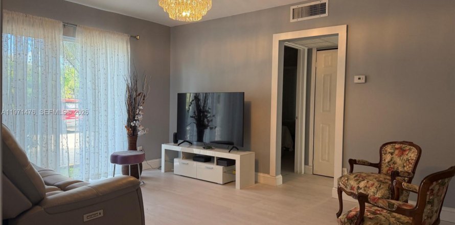 Condominio en Oakland Park, Florida, 2 dormitorios  № 2034004