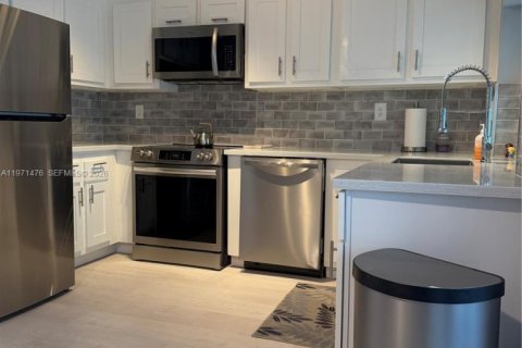 Condominio en alquiler en Oakland Park, Florida, 2 dormitorios, 63.55 m2 № 2034004 - foto 7