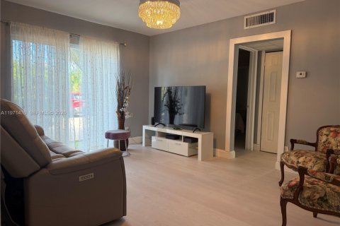 Condominio en alquiler en Oakland Park, Florida, 2 dormitorios, 63.55 m2 № 2034004 - foto 10