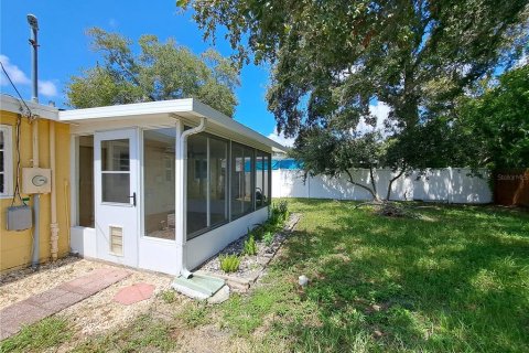 Villa ou maison à vendre à South Pasadena, Floride: 2 chambres, 105.91 m2 № 1642545 - photo 11