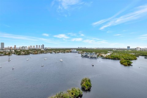 Снять в аренду кондоминиум в Норт-Майами-Бич, Флорида 2 спальни, 162.58м2, № 1988287 - фото 21