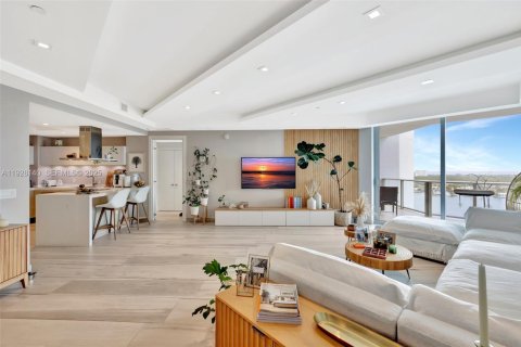 Снять в аренду кондоминиум в Норт-Майами-Бич, Флорида 2 спальни, 162.58м2, № 1988287 - фото 1