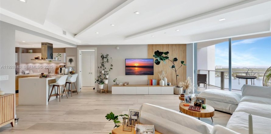 Кондоминиум с 2 спальнями в Норт-Майами-Бич, Флорида № 1988287