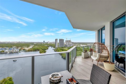 Снять в аренду кондоминиум в Норт-Майами-Бич, Флорида 2 спальни, 162.58м2, № 1988287 - фото 3