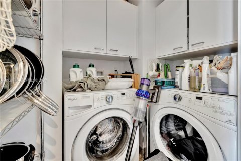 Снять в аренду кондоминиум в Норт-Майами-Бич, Флорида 2 спальни, 162.58м2, № 1988287 - фото 18