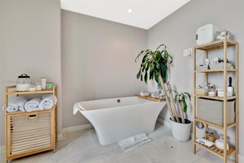 Снять в аренду кондоминиум в Норт-Майами-Бич, Флорида 2 спальни, 162.58м2, № 1988287 - фото 13