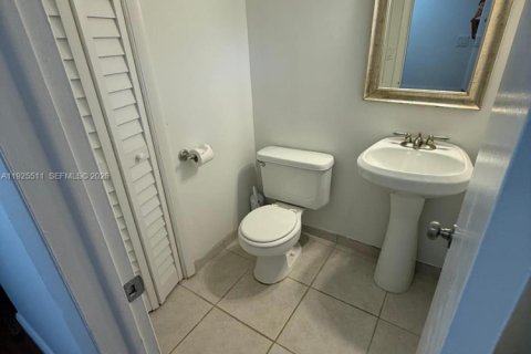 Снять в аренду кондоминиум в Майами, Флорида 2 спальни, 125.05м2, № 1987889 - фото 6