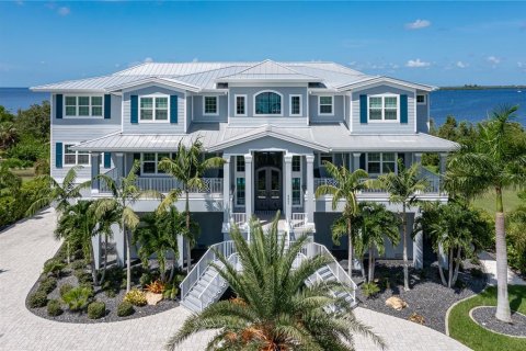 House in Port Charlotte, Florida 7 bedrooms, 771.46 sq.m. № 1447553 - photo 1