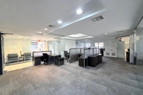Immobilier commercial à vendre à Tamarac, Floride № 2346082 - photo 8
