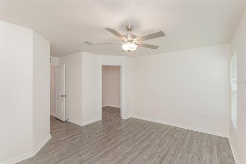 House in Palm Bay, Florida 4 bedrooms, 171.13 sq.m. № 1795013 - photo 4