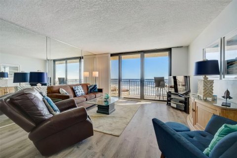 Condo in New Smyrna Beach, Florida, 2 bedrooms  № 1719259 - photo 10