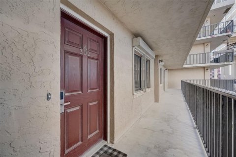 Condo in New Smyrna Beach, Florida, 2 bedrooms  № 1719259 - photo 29