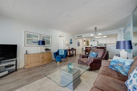 Condo in New Smyrna Beach, Florida, 2 bedrooms  № 1719259 - photo 4