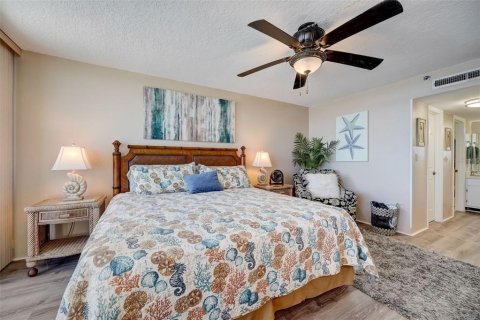 Condo in New Smyrna Beach, Florida, 2 bedrooms  № 1719259 - photo 17