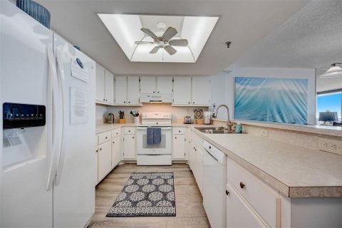 Condo in New Smyrna Beach, Florida, 2 bedrooms  № 1719259 - photo 13